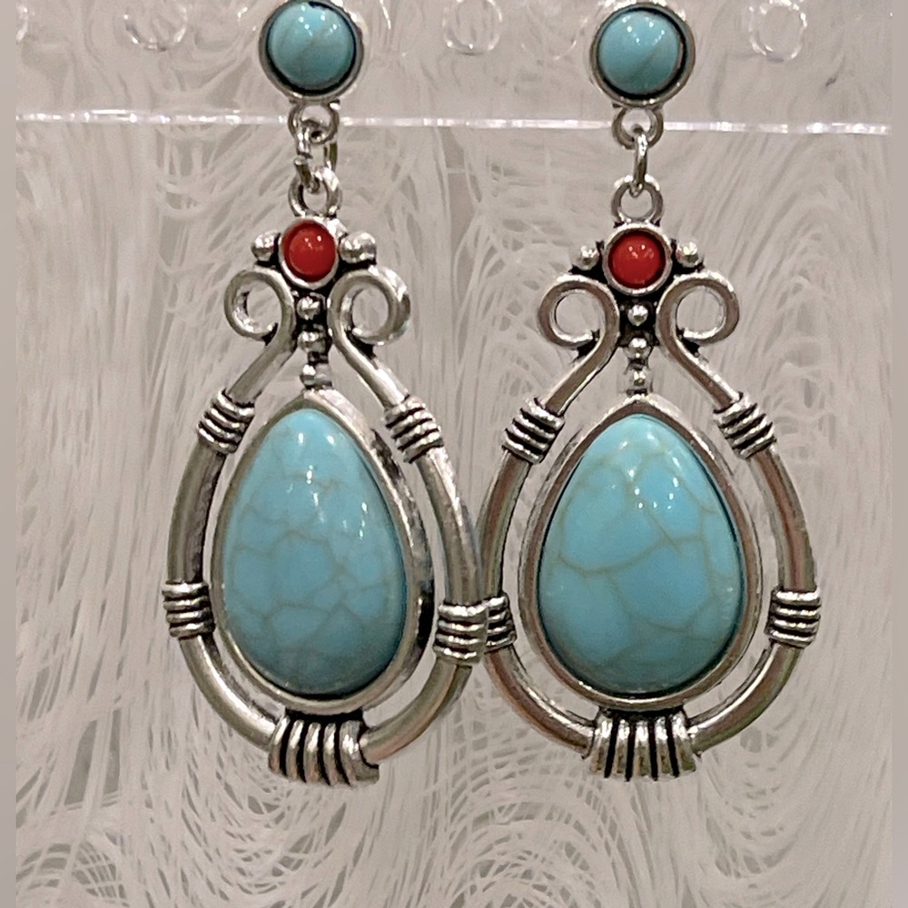 NWT turquoise dangle earrings 1”